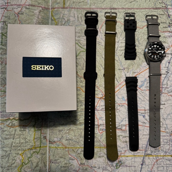 Seiko SKX013 Mid-size Diver’s Watch - Picture 5 of 6